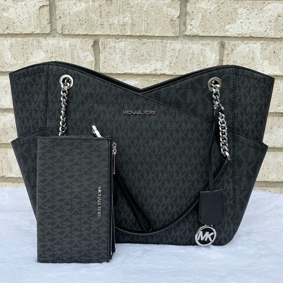 Michael Kors purse wallet and keychain - Picture 5 of 12